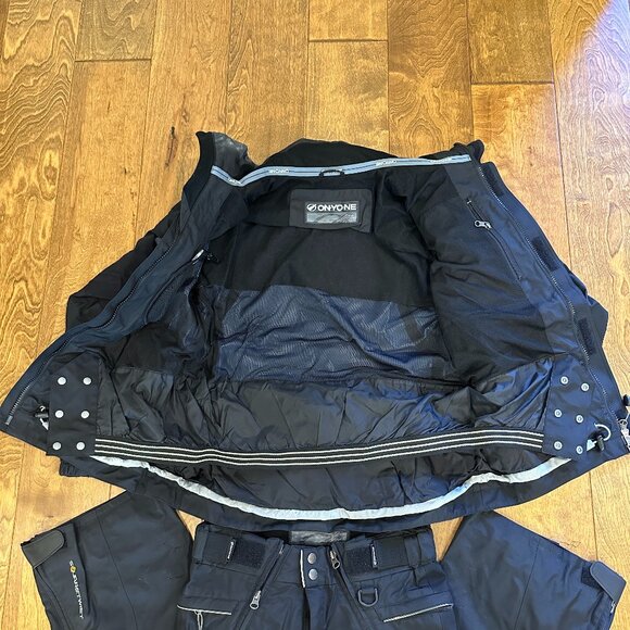 ONYONE Japanese Ski Wear for Athlete Thinsulate Insulation TitanWarm 3M Black XS - Picture 3 of 9